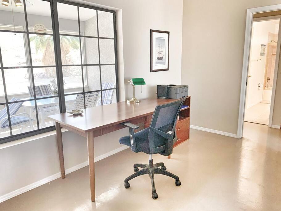 Desert Getaway - Centrally Located, Trail Access Steps Away! Lake Havasu City Extérieur photo