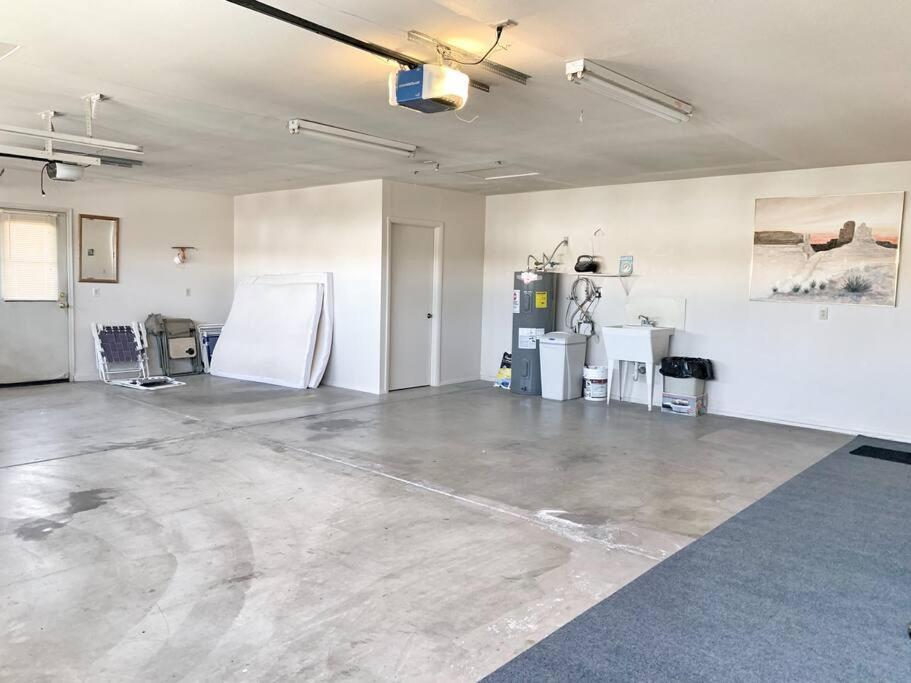 Desert Getaway - Centrally Located, Trail Access Steps Away! Lake Havasu City Extérieur photo