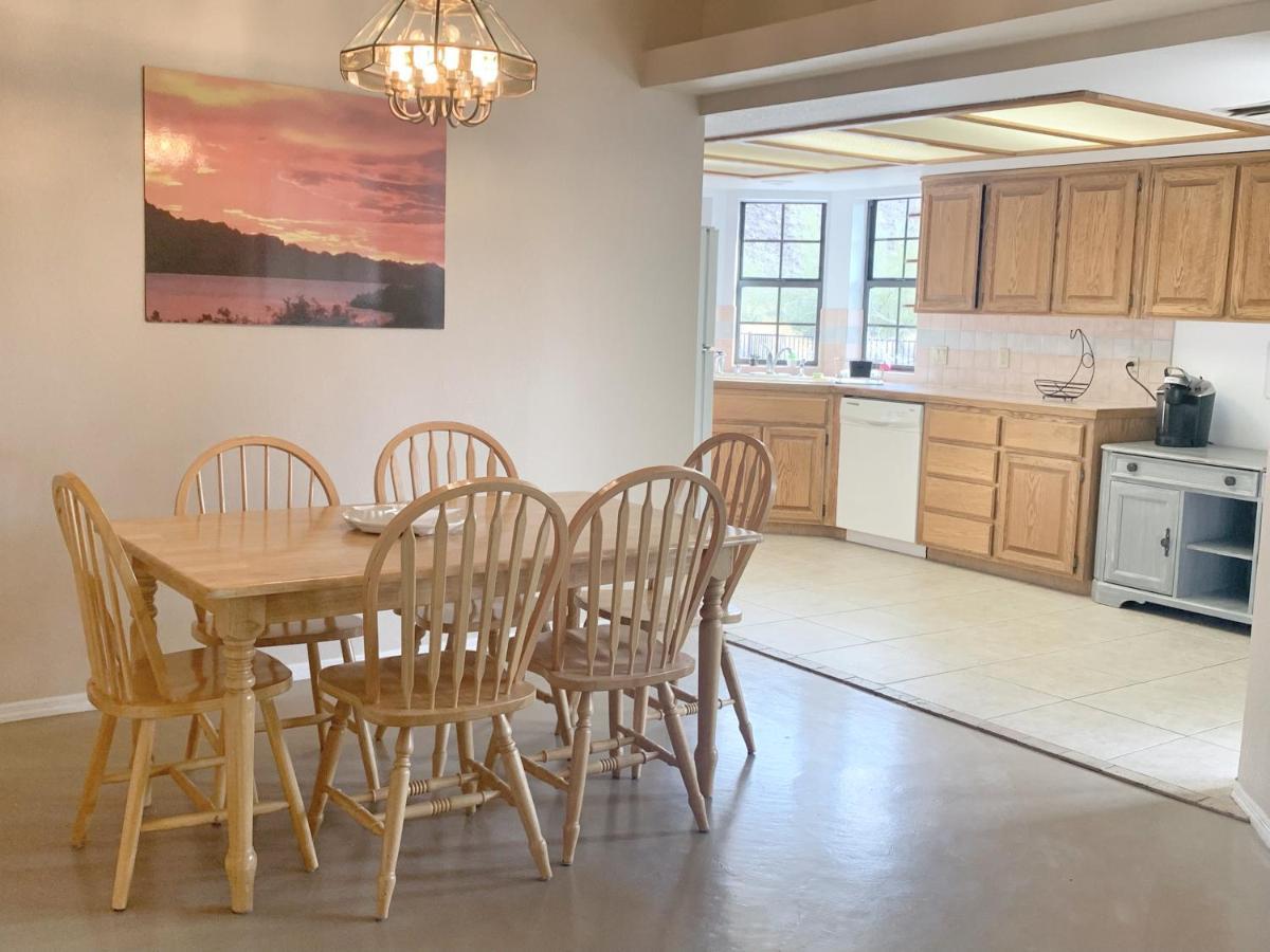 Desert Getaway - Centrally Located, Trail Access Steps Away! Lake Havasu City Extérieur photo
