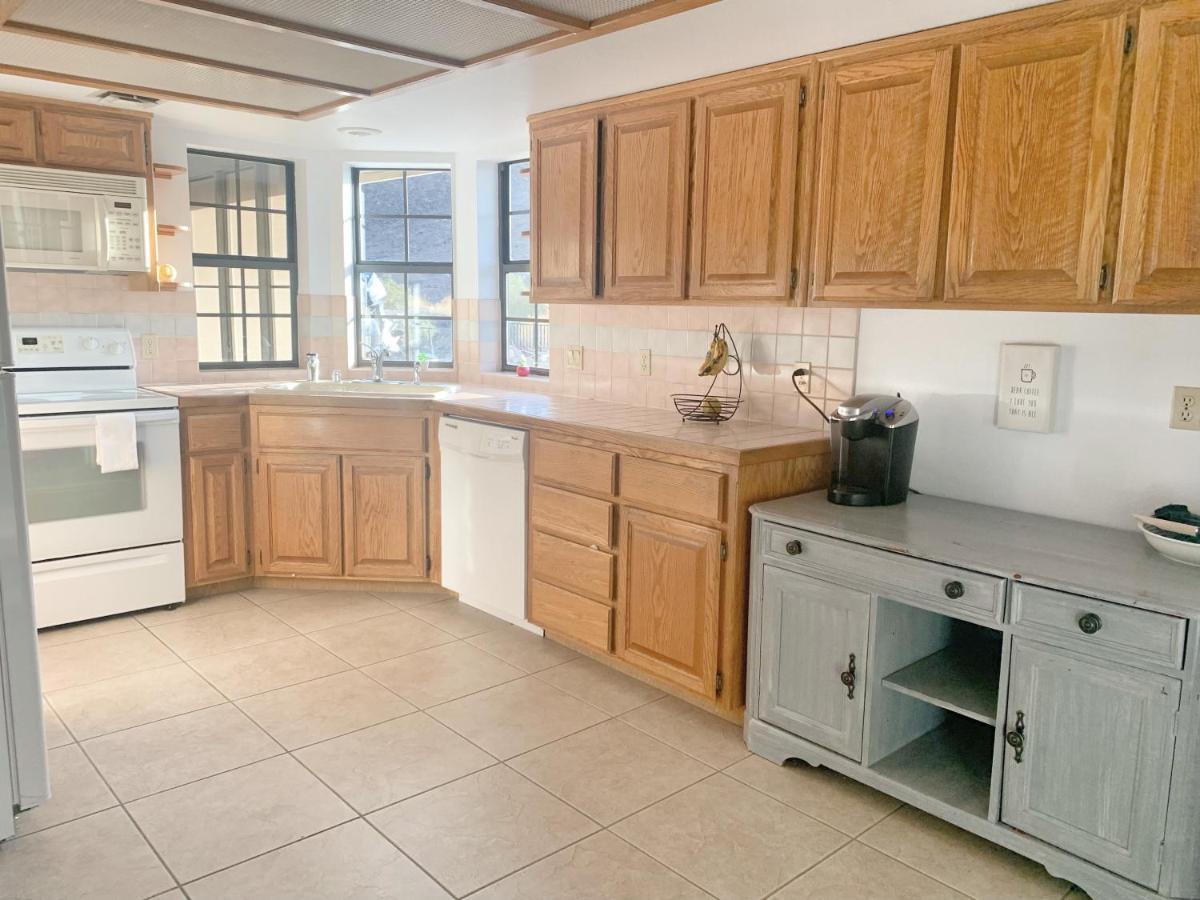 Desert Getaway - Centrally Located, Trail Access Steps Away! Lake Havasu City Extérieur photo