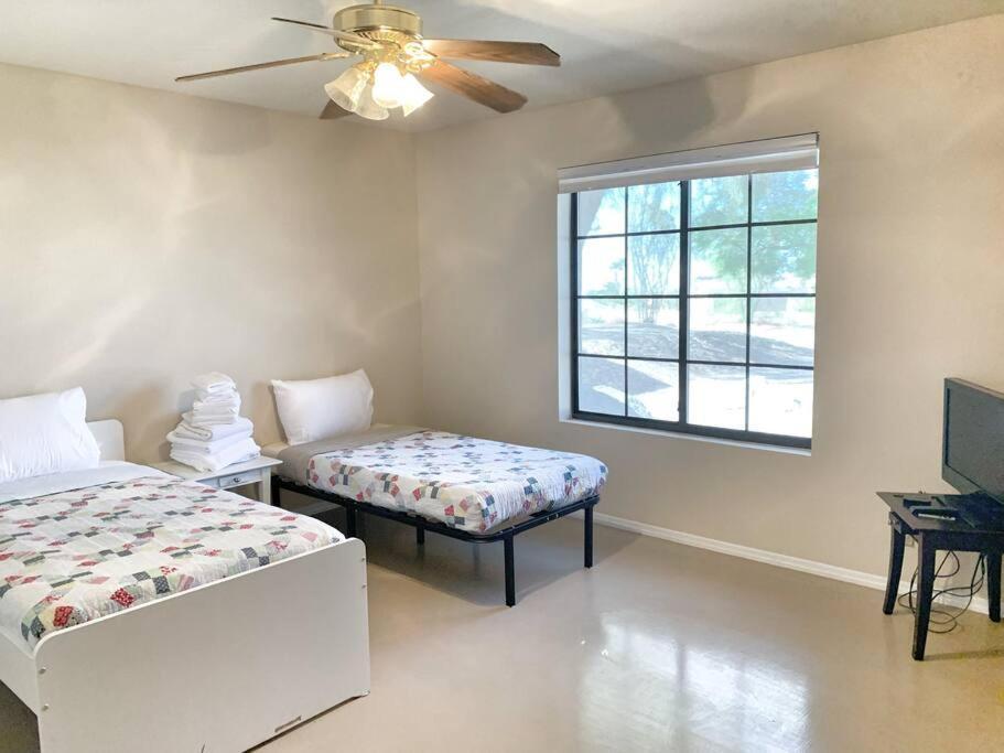 Desert Getaway - Centrally Located, Trail Access Steps Away! Lake Havasu City Extérieur photo