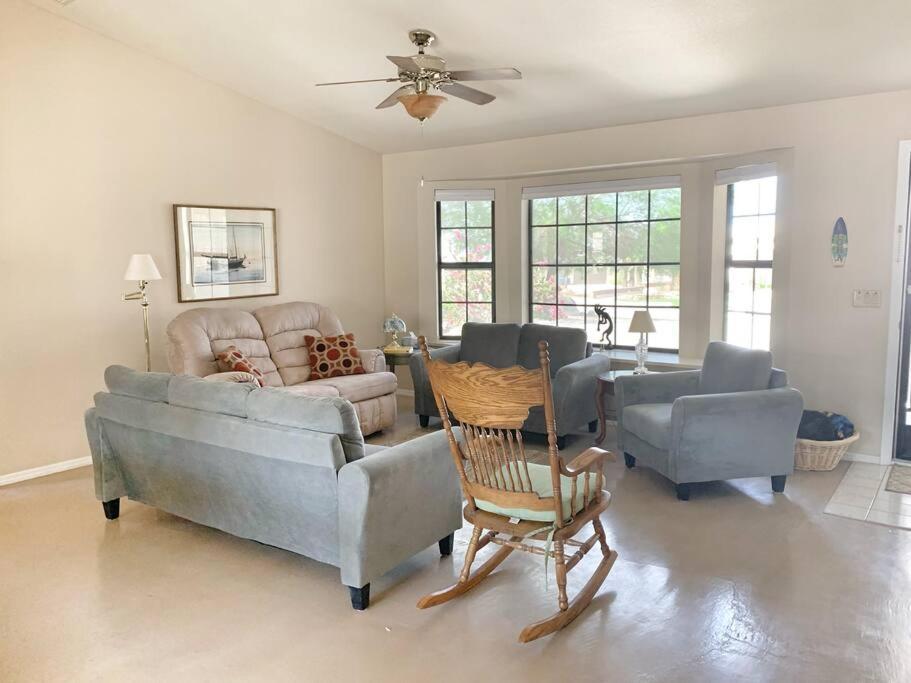 Desert Getaway - Centrally Located, Trail Access Steps Away! Lake Havasu City Extérieur photo